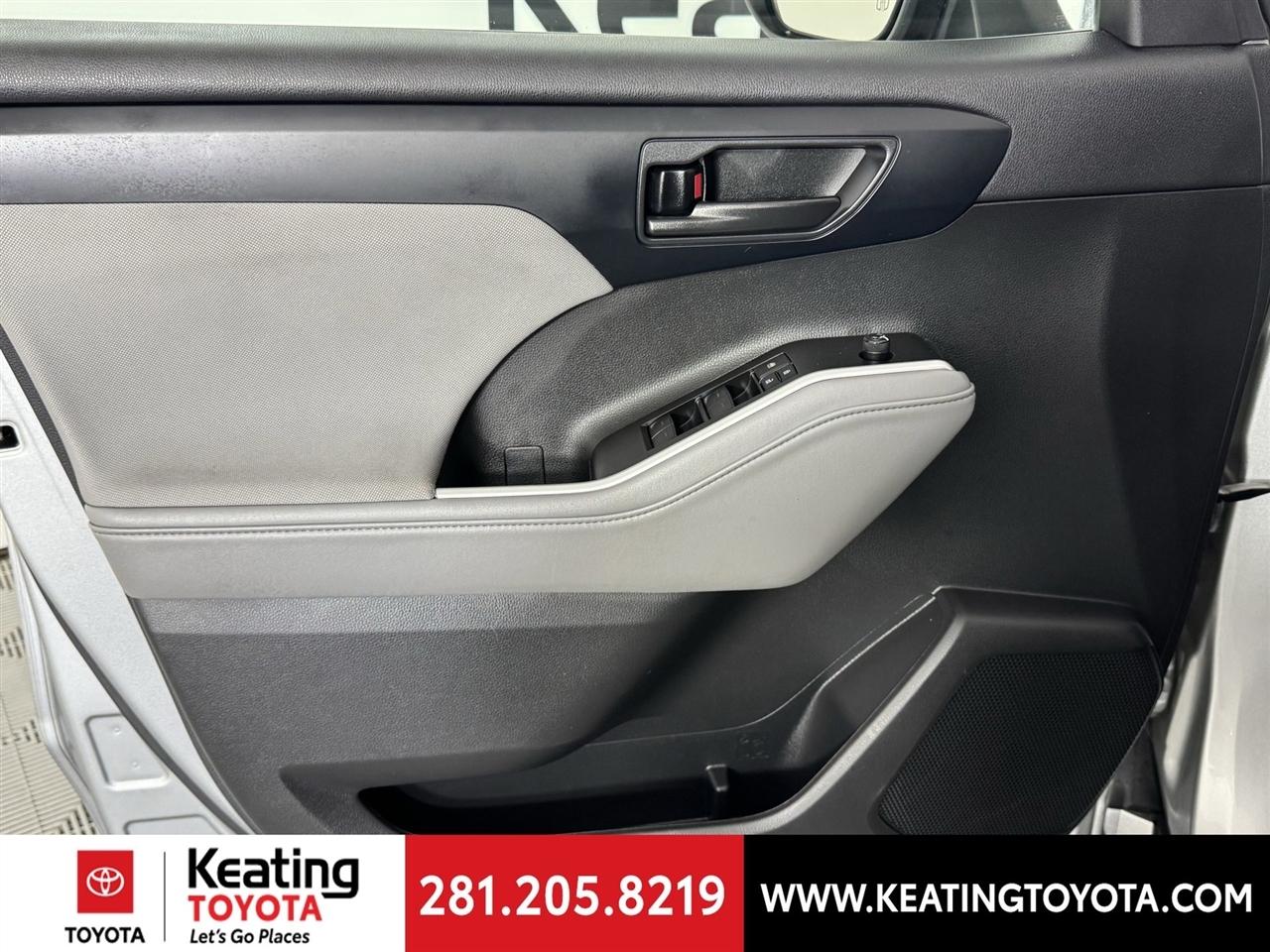 Toyota Highlander LE AWD V6 2022