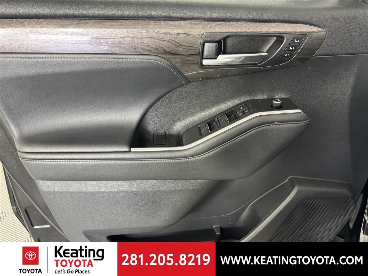 Toyota Highlander Limited AWD V6 2021