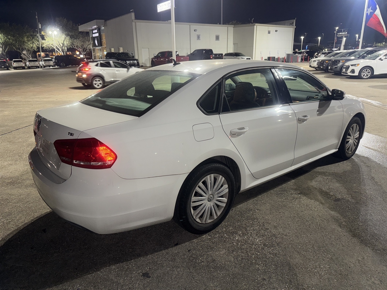 Volkswagen Passat 1.8T S AT 2014