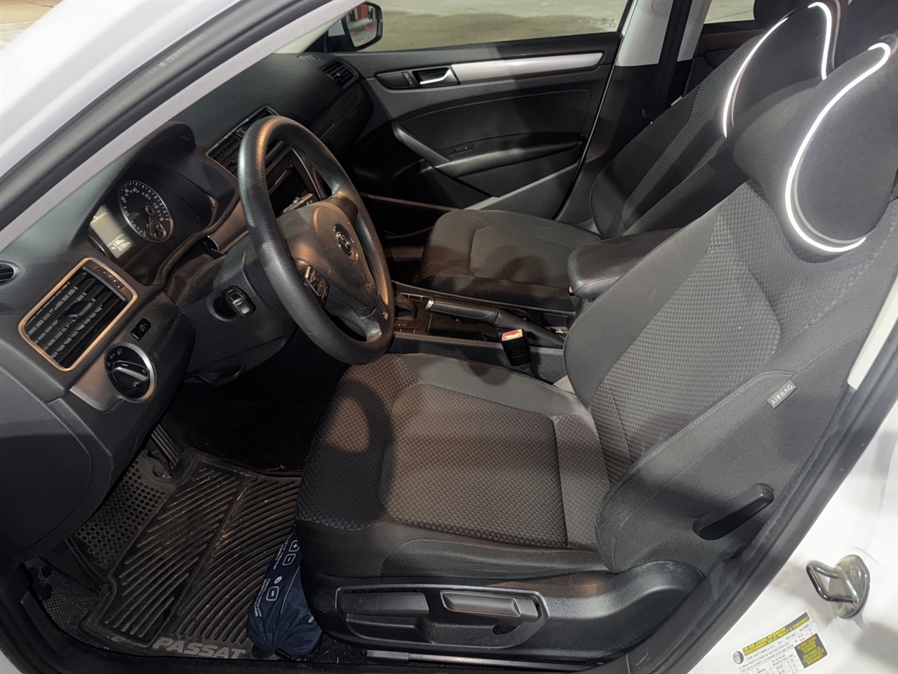 Volkswagen Passat 1.8T S AT 2014