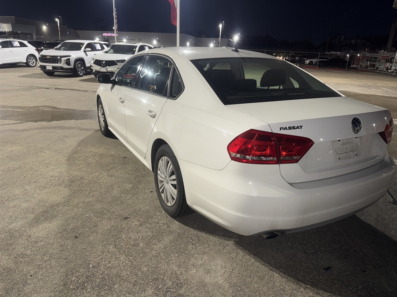 Volkswagen Passat 1.8T S AT 2014