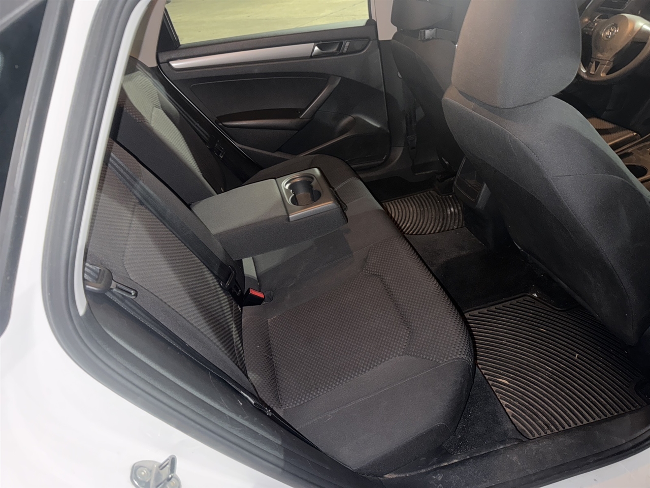 Volkswagen Passat 1.8T S AT 2014