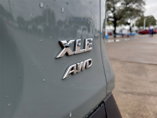 Toyota RAV4 XLE Premium AWD 2021