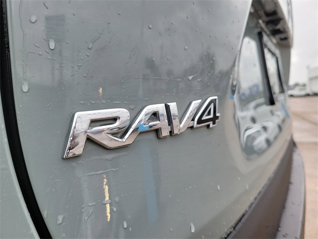 Toyota RAV4 XLE Premium AWD 2021