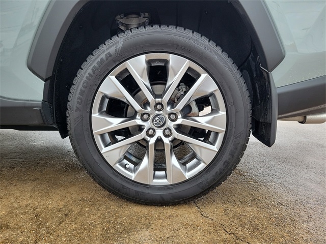 Toyota RAV4 XLE Premium AWD 2021