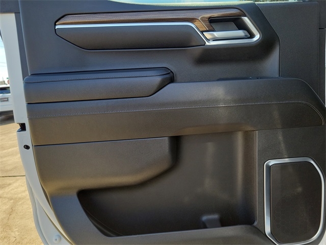 Chevrolet Silverado 1500 LT-L Crew Cab 4WD 2023