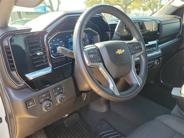 Chevrolet Silverado 1500 LT-L Crew Cab 4WD 2023