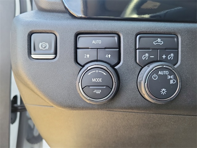 Chevrolet Silverado 1500 LT-L Crew Cab 4WD 2023