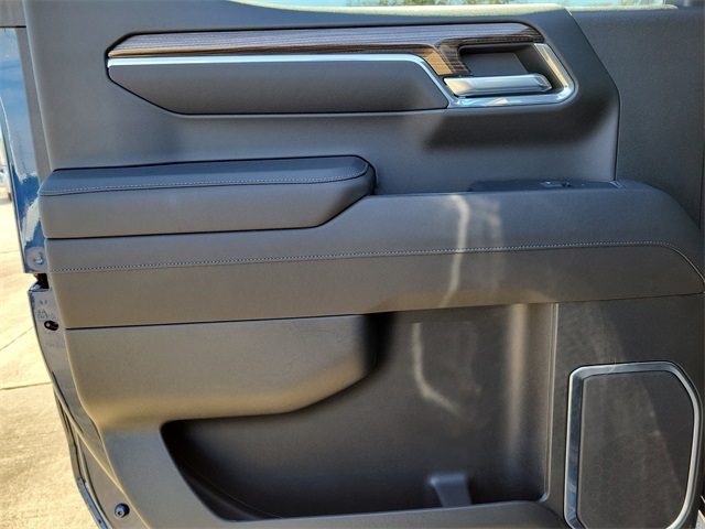 Chevrolet Silverado 1500 LT-L Crew Cab 4WD 2023