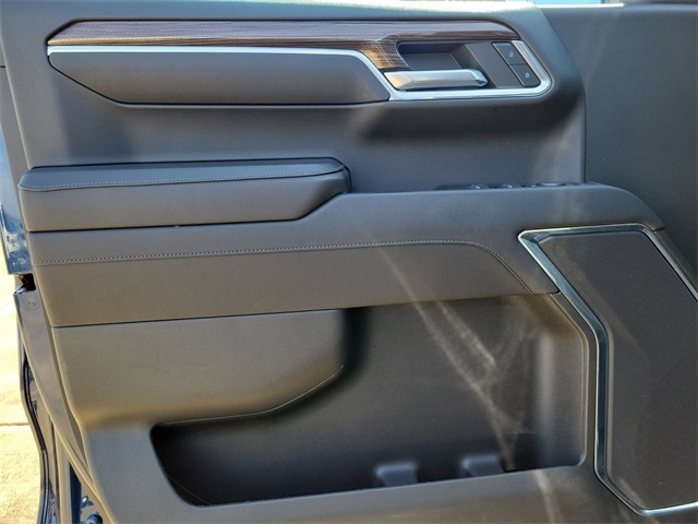 Chevrolet Silverado 1500 LT-L Crew Cab 4WD 2023