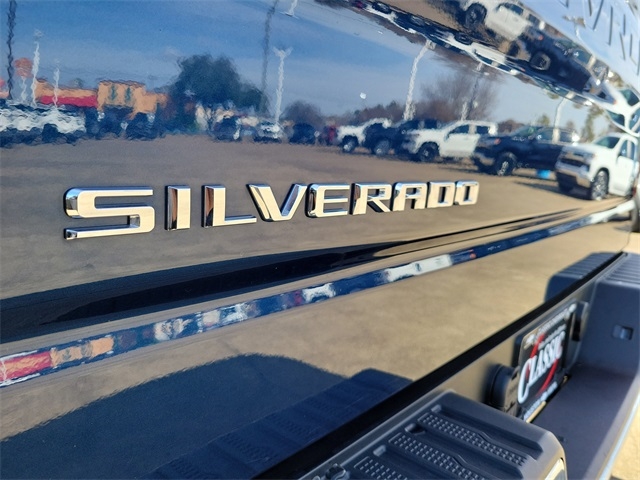 Chevrolet Silverado 1500 LT-L Crew Cab 4WD 2023