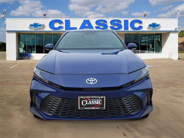 Toyota Camry Hybrid XLE 2025