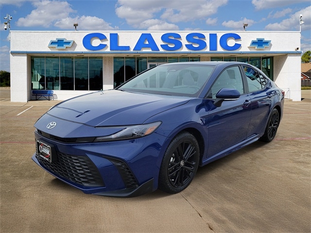 Toyota Camry Hybrid XLE 2025