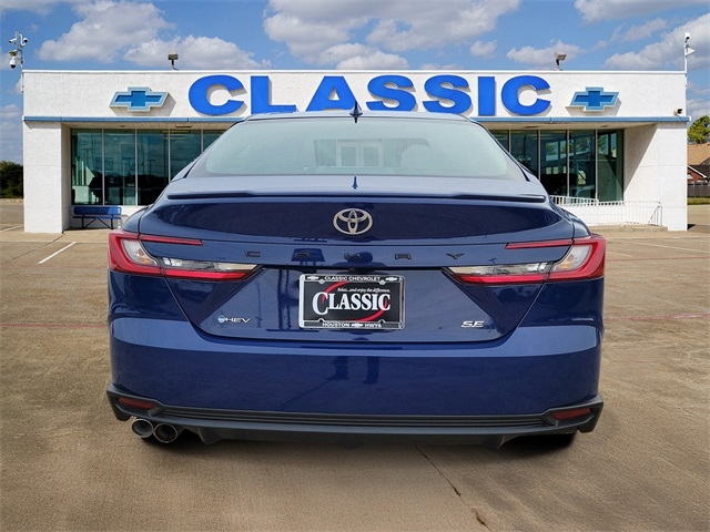 Toyota Camry Hybrid XLE 2025