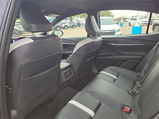 Toyota Camry Hybrid XLE 2025