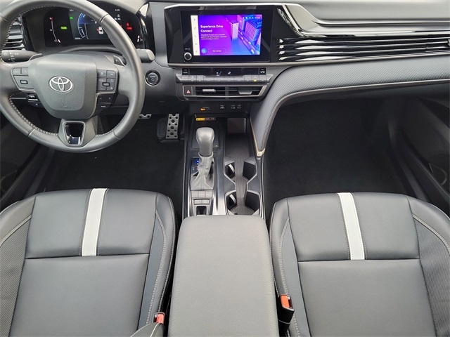 Toyota Camry Hybrid XLE 2025