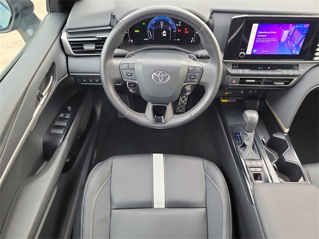 Toyota Camry Hybrid XLE 2025