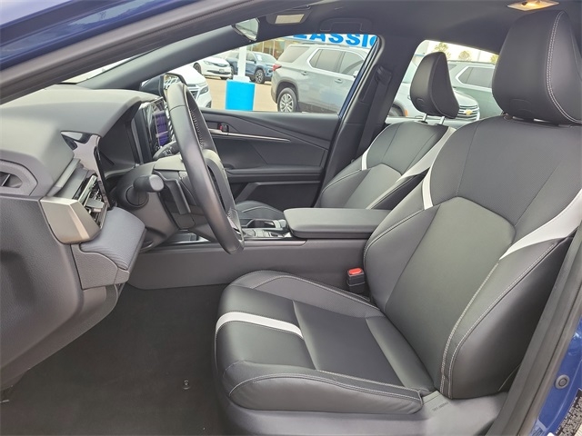 Toyota Camry Hybrid XLE 2025