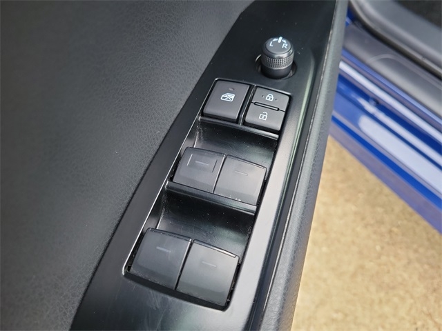 Toyota Camry Hybrid XLE 2025