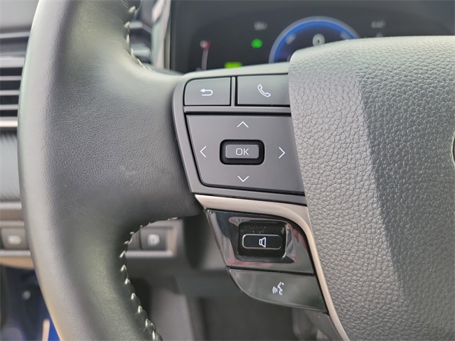 Toyota Camry Hybrid XLE 2025