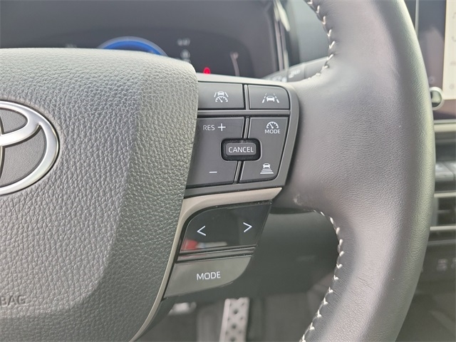 Toyota Camry Hybrid XLE 2025