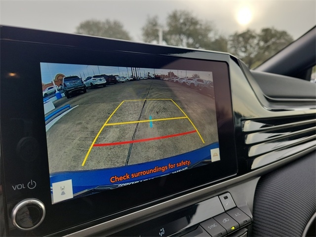 Toyota Camry Hybrid XLE 2025