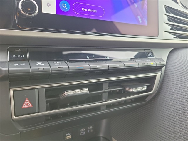 Toyota Camry Hybrid XLE 2025