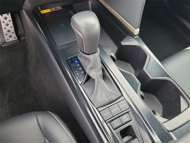 Toyota Camry Hybrid XLE 2025