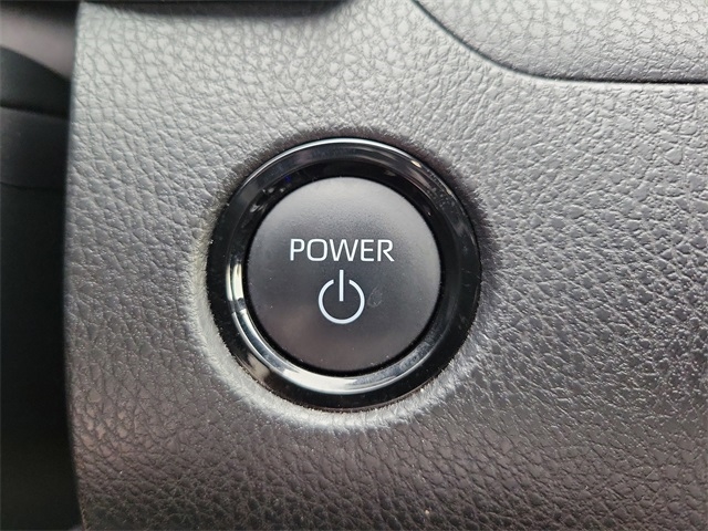 Toyota Camry Hybrid XLE 2025