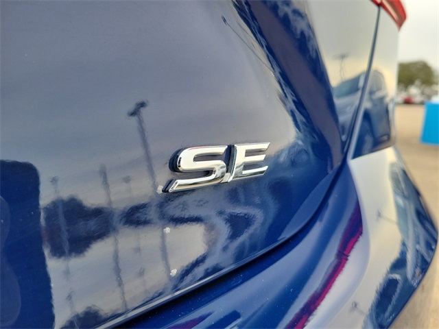 Toyota Camry Hybrid XLE 2025