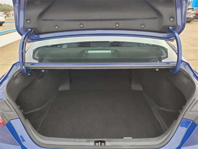 Toyota Camry Hybrid XLE 2025