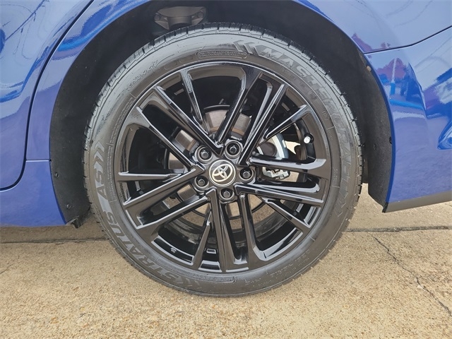 Toyota Camry Hybrid XLE 2025