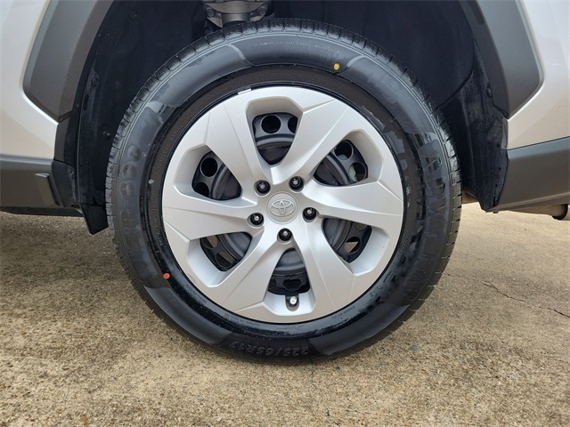 Toyota RAV4 LE AWD 2024