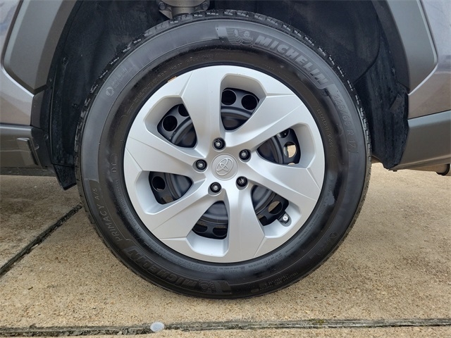 Toyota RAV4 LE AWD 2024