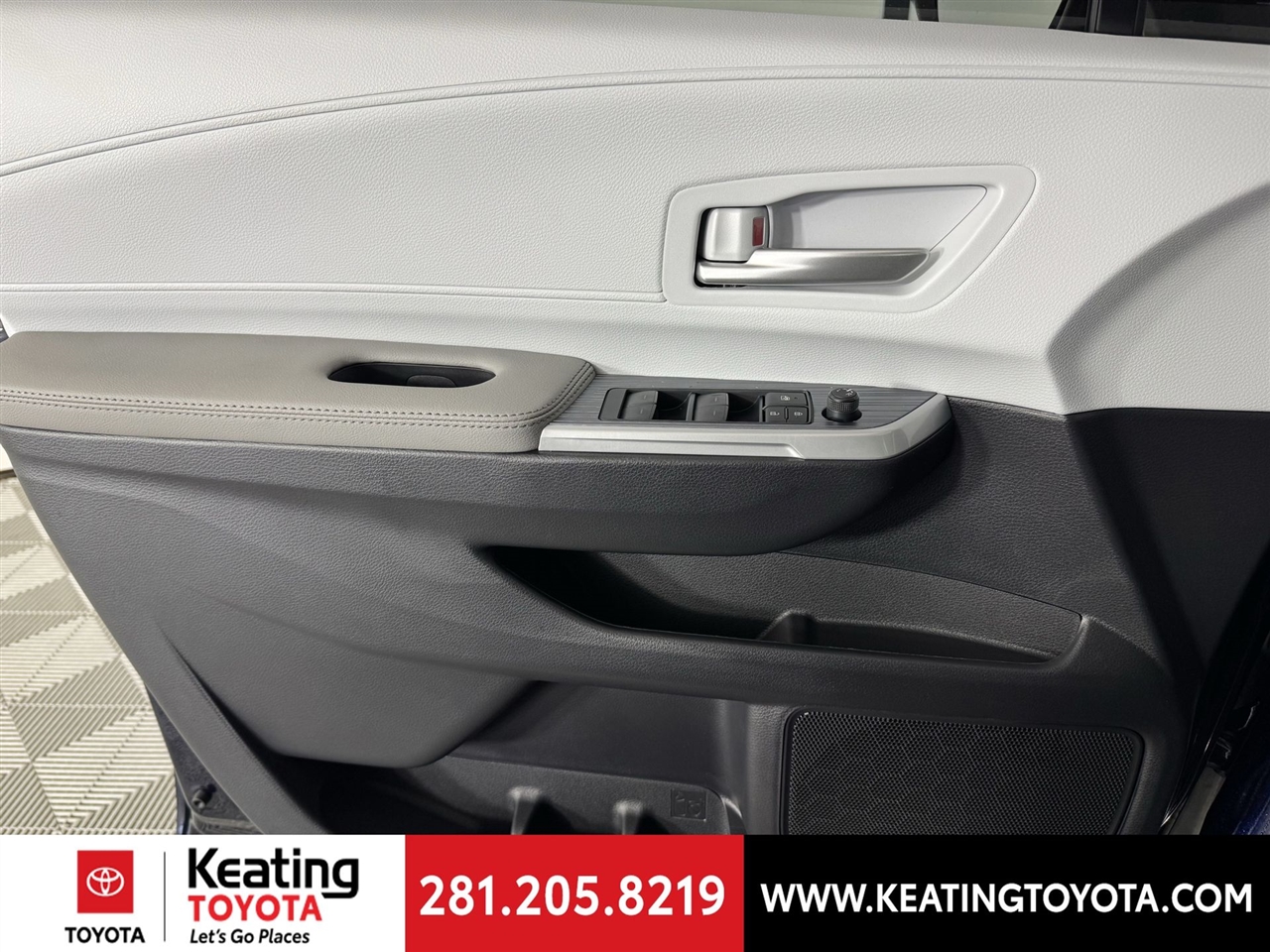 Toyota Sienna XLE 7-Passenger 2026