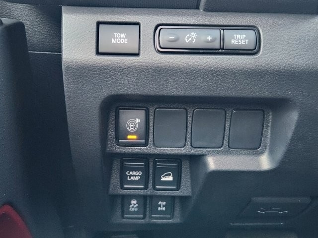 Nissan Frontier PRO-4X Crew Cab 4WD 2023