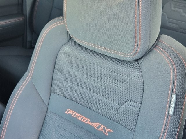 Nissan Frontier PRO-4X Crew Cab 4WD 2023