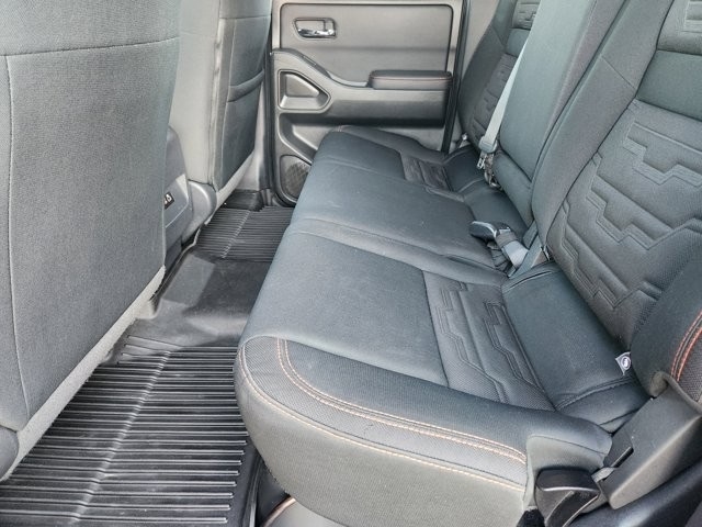 Nissan Frontier PRO-4X Crew Cab 4WD 2023