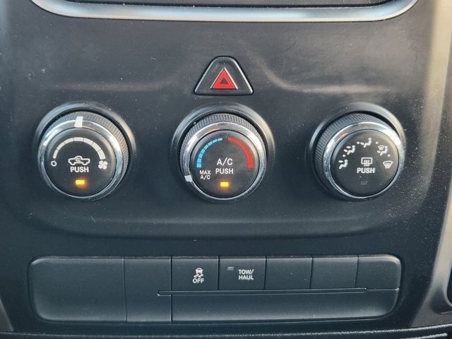 RAM 1500 SLT Quad Cab 4WD 2017