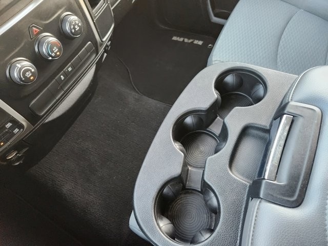 RAM 1500 SLT Quad Cab 4WD 2017