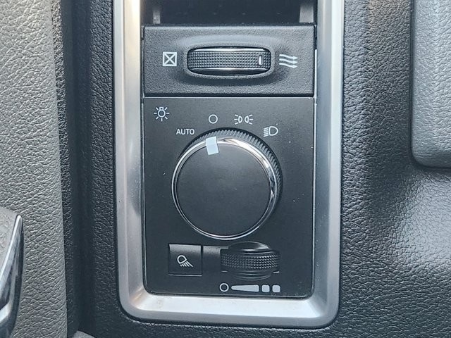 RAM 1500 SLT Quad Cab 4WD 2017