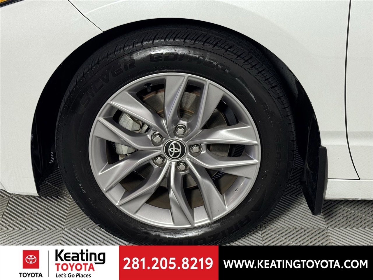 Toyota Avalon XLE 2022