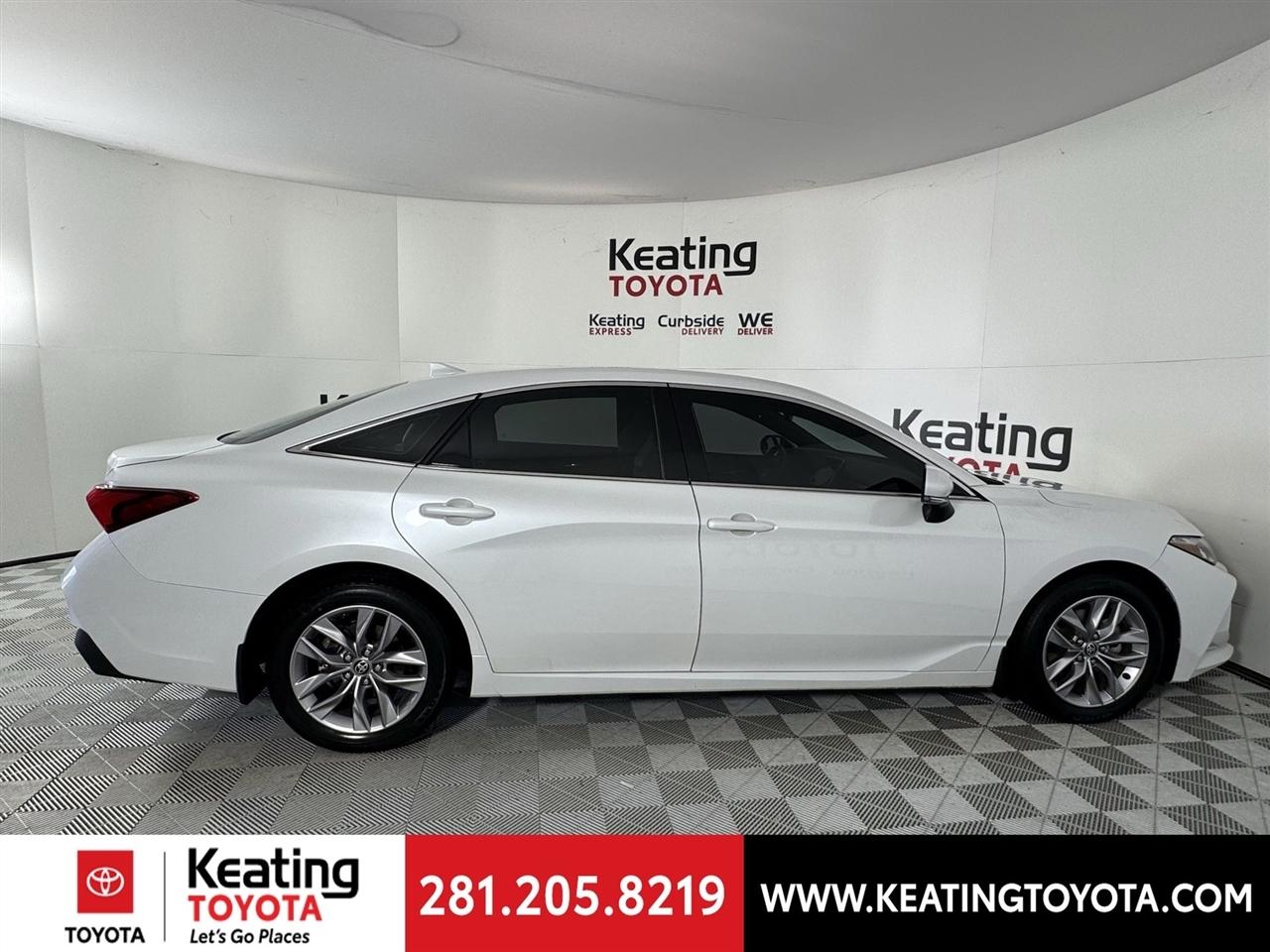 Toyota Avalon XLE 2022