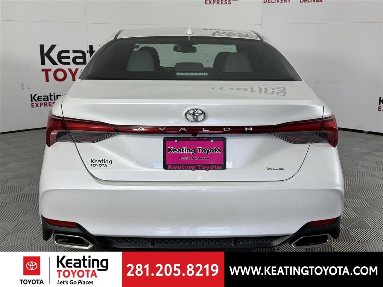Toyota Avalon XLE 2022