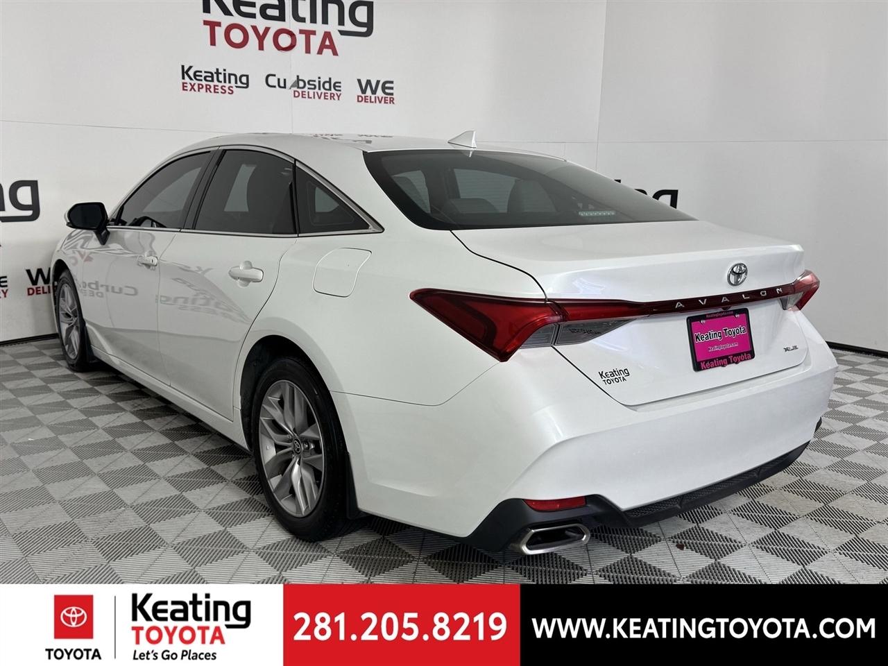 Toyota Avalon XLE 2022
