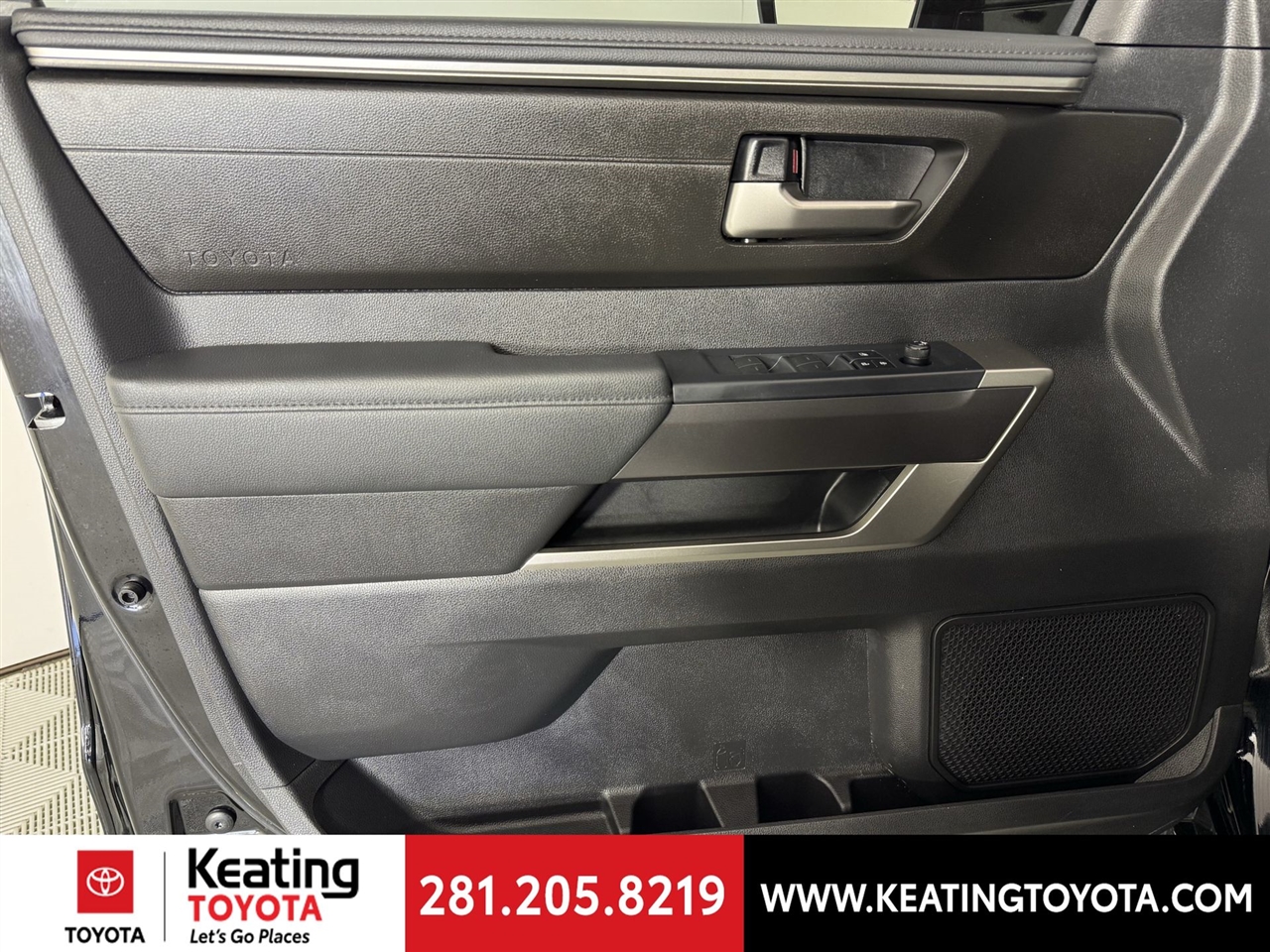 Toyota Tundra SR5 CrewMax 4WD 2025