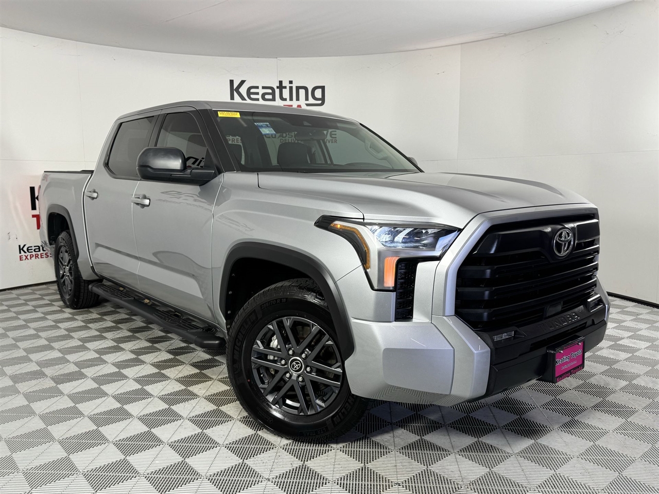 Toyota Tundra SR5 CrewMax 2WD 2024