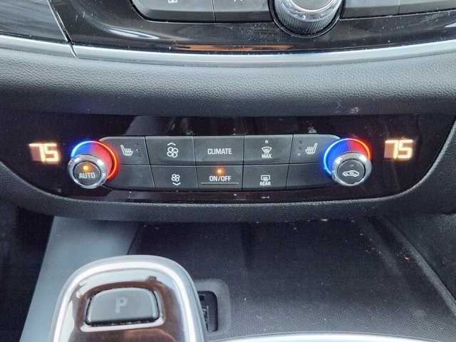 Buick Enclave Essence AWD 2021