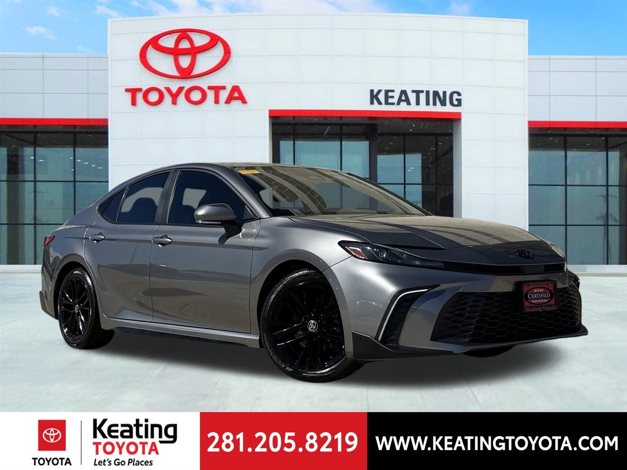 Toyota Camry Hybrid XLE 2025