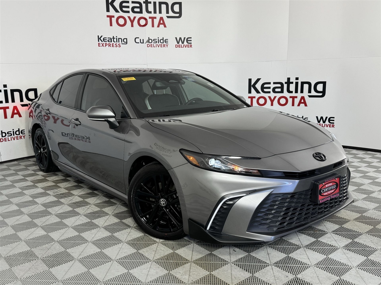 Toyota Camry Hybrid XLE 2025